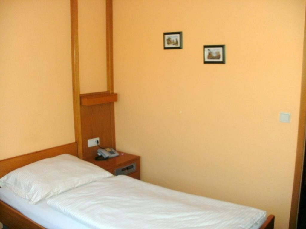 Cadolzburg Gasthof Landhotel Gruner Baum الغرفة الصورة