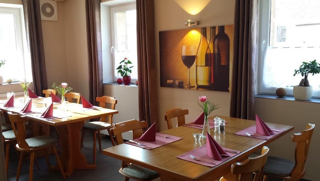 Cadolzburg Gasthof Landhotel Gruner Baum المظهر الخارجي الصورة