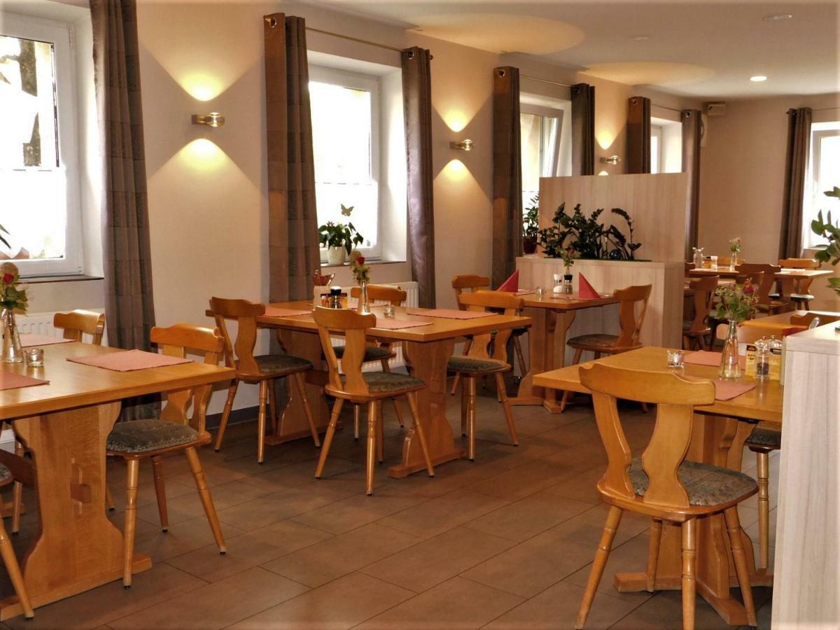 Cadolzburg Gasthof Landhotel Gruner Baum المظهر الخارجي الصورة